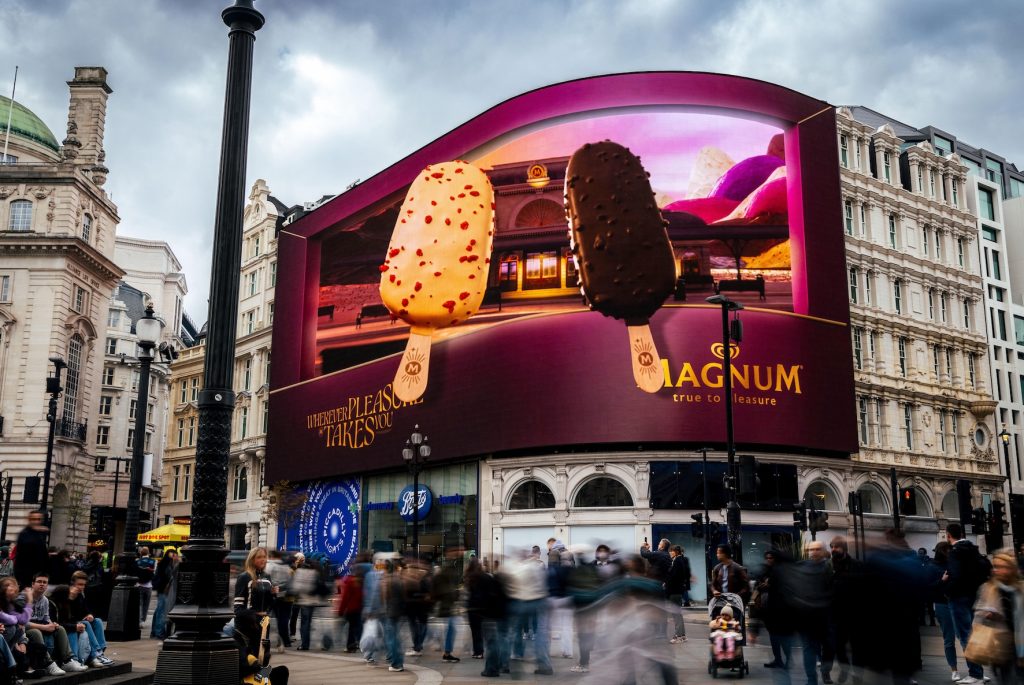 Role of DOOH Screens in Scaling Anamorphic and 3D Visual Campaigns