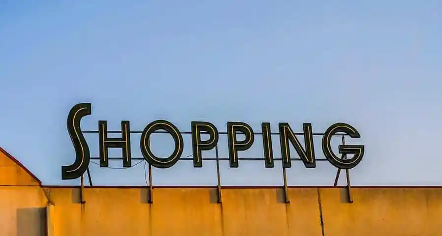 2025 cost comparison of signage and in-store display solutions across Indian retail markets.